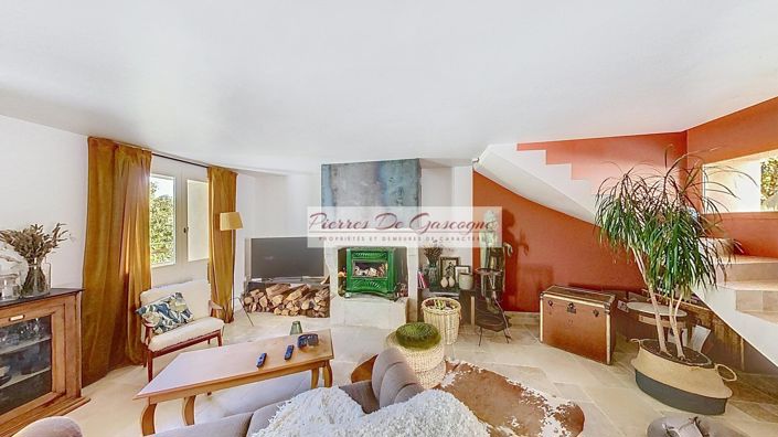 Image No.18-8 Bed House for sale