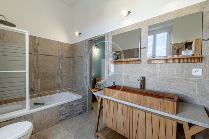 Image No.10-12 Bed House for sale