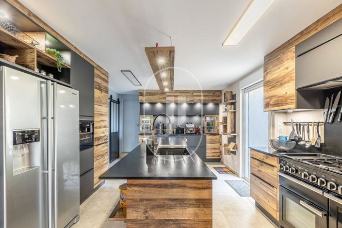 Image No.4-12 Bed House for sale