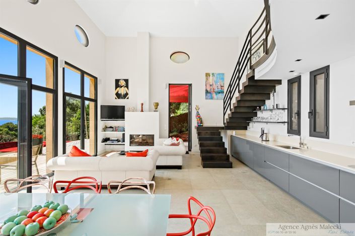 Image No.7-5 Bed House for sale