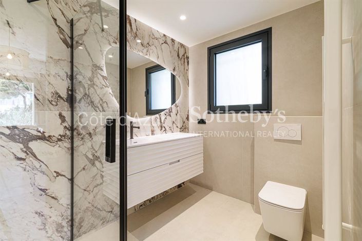 Image No.11-5 Bed Property for sale