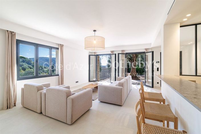 Image No.6-5 Bed Property for sale