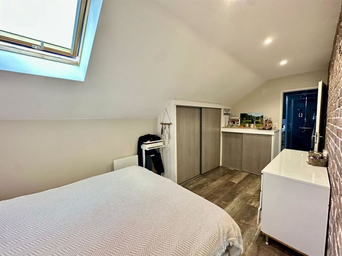 Image No.11-3 Bed House for sale