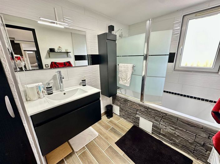 Image No.13-3 Bed House for sale