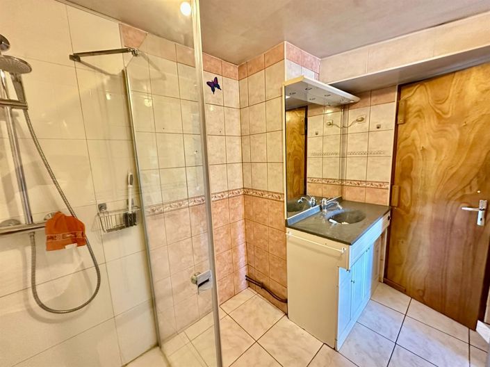 Image No.8-3 Bed House for sale