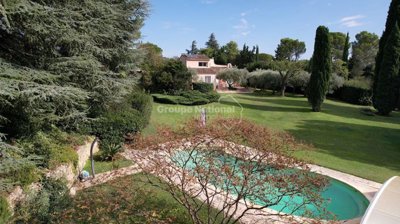 5 Bed Property for sale