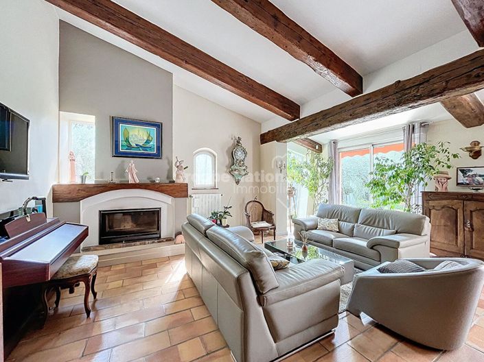 Image No.10-5 Bed Property for sale