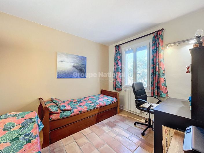 Image No.15-5 Bed Property for sale