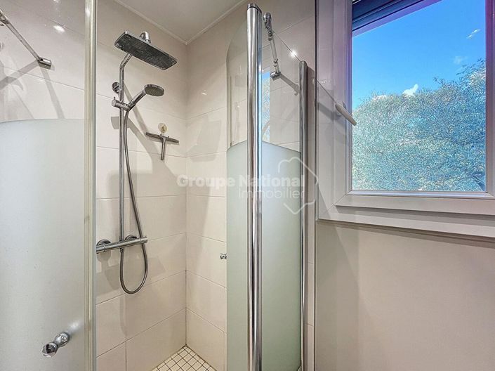 Image No.18-5 Bed Property for sale