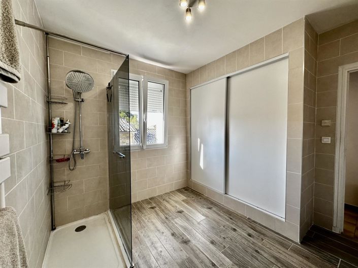 Image No.18-5 Bed House for sale