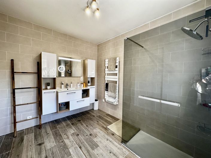 Image No.19-5 Bed House for sale