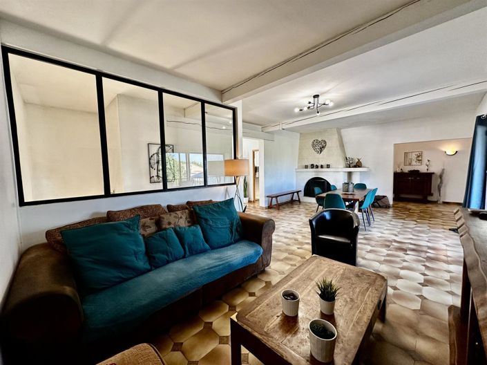 Image No.8-5 Bed House for sale