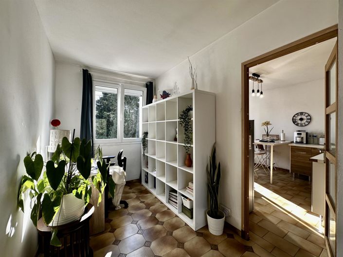 Image No.9-5 Bed House for sale