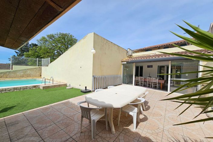 Image No.1-4 Bed House for sale