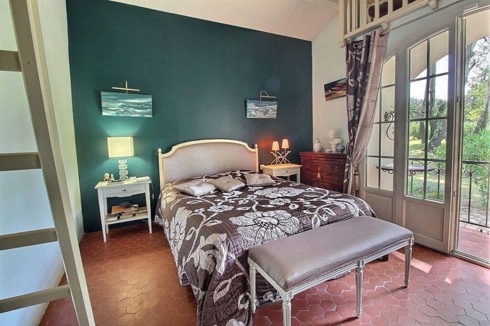 Image No.10-3 Bed House for sale