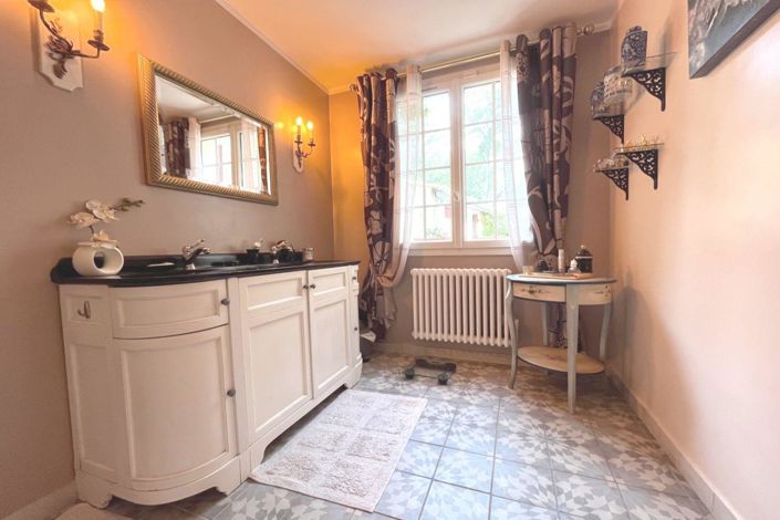 Image No.15-3 Bed House for sale