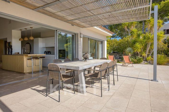 Image No.6-4 Bed House for sale