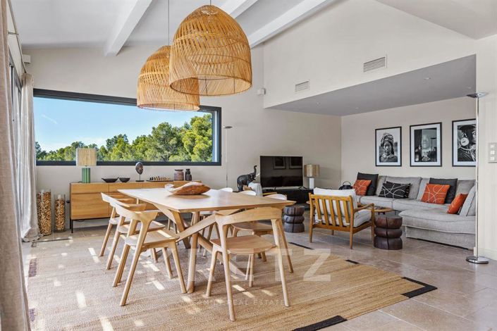 Image No.8-4 Bed House for sale