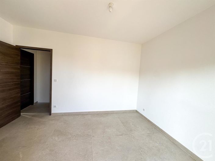 Image No.8-2 Bed House for sale