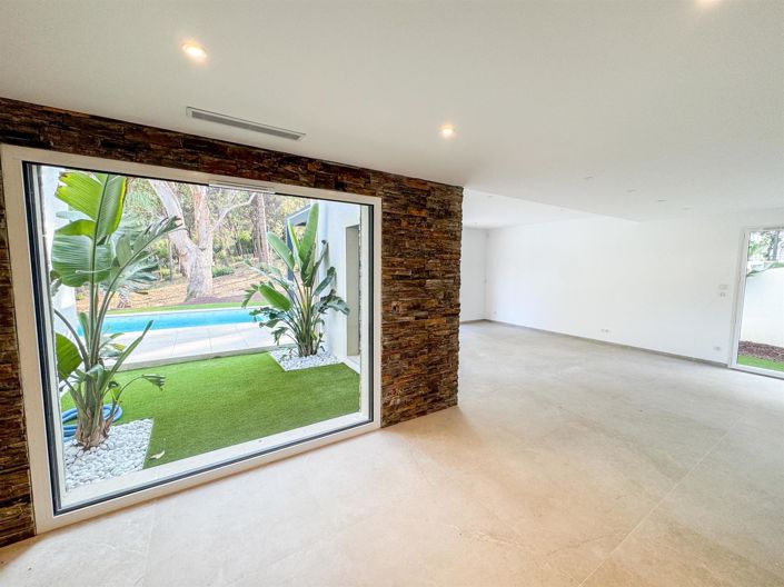 Image No.4-4 Bed House for sale