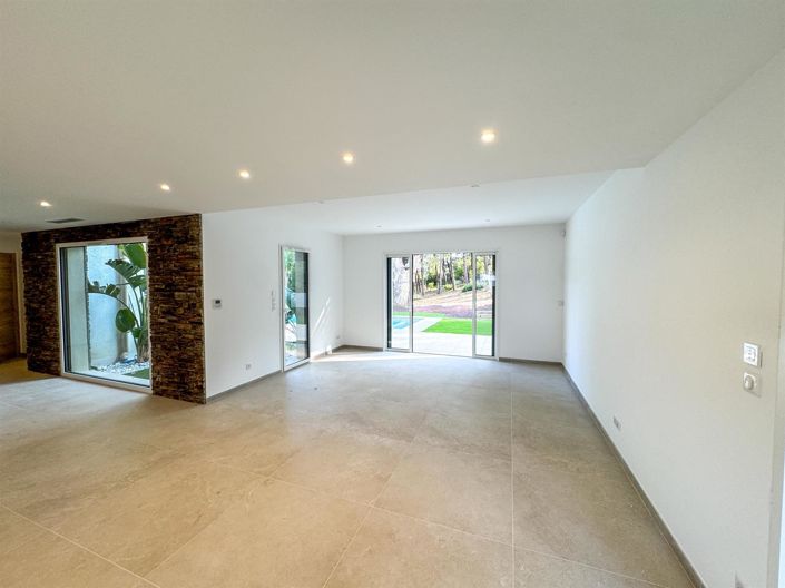 Image No.5-4 Bed House for sale