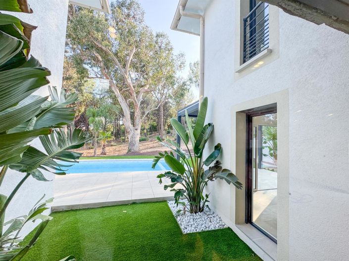 Image No.6-4 Bed House for sale