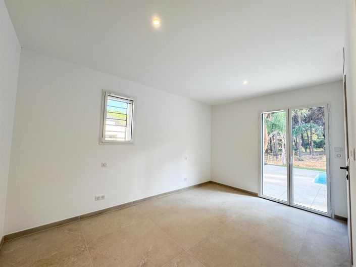 Image No.7-4 Bed House for sale