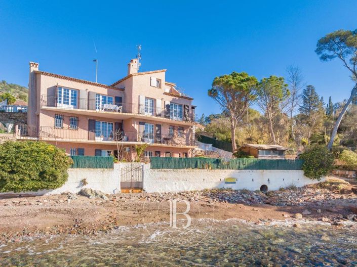 Image No.2-Maison de 8 chambres à vendre à Saint-Raphael