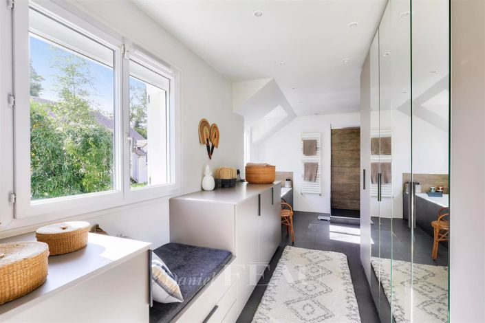 Image No.12-4 Bed House for sale