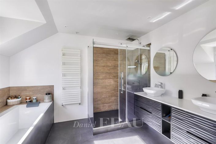 Image No.13-4 Bed House for sale