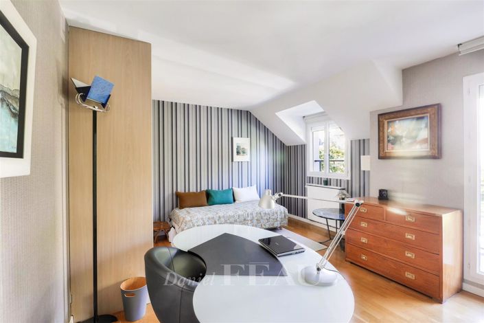 Image No.16-4 Bed House for sale