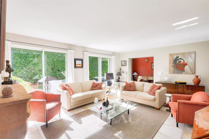 Image No.2-4 Bed House for sale