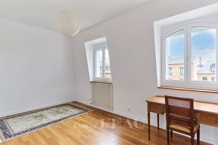 Image No.10-6 Bed House for sale