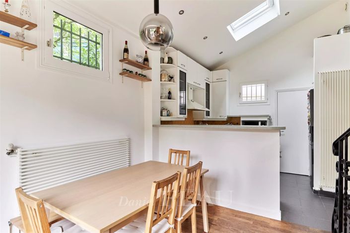 Image No.12-6 Bed House for sale