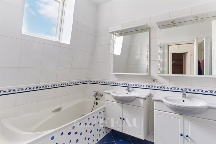 Image No.18-6 Bed House for sale