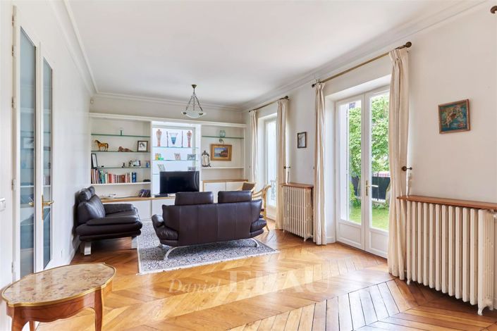 Image No.21-6 Bed House for sale