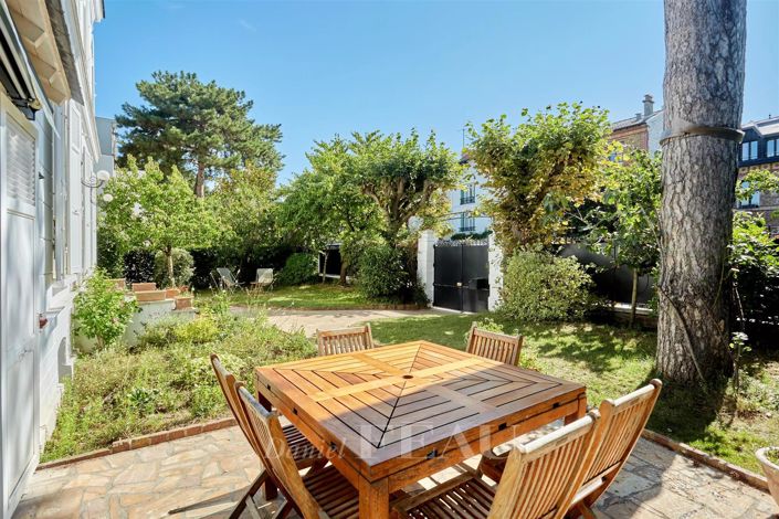 Image No.30-6 Bed House for sale