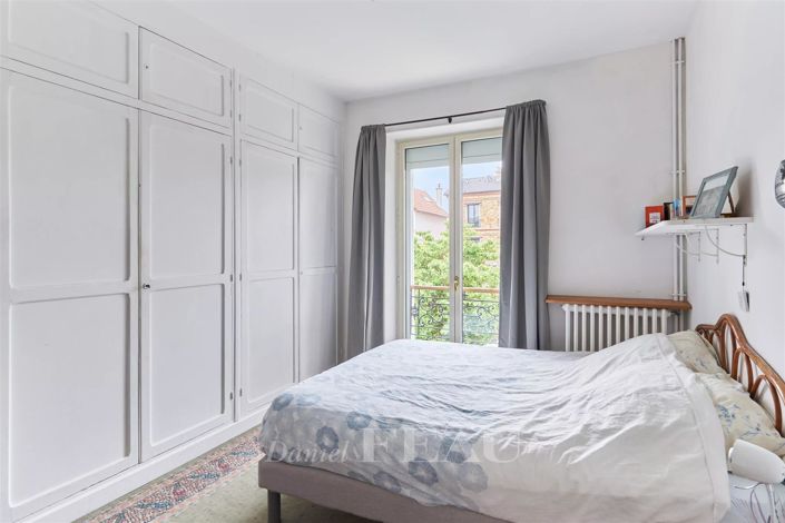 Image No.9-6 Bed House for sale