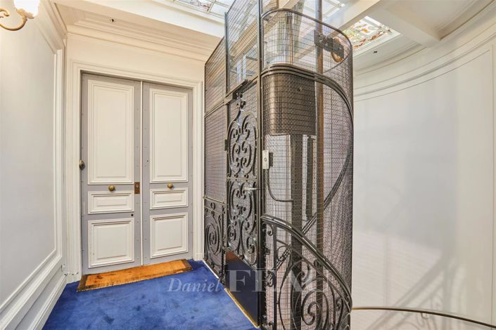 Image No.10-3 Bed Apartment for sale