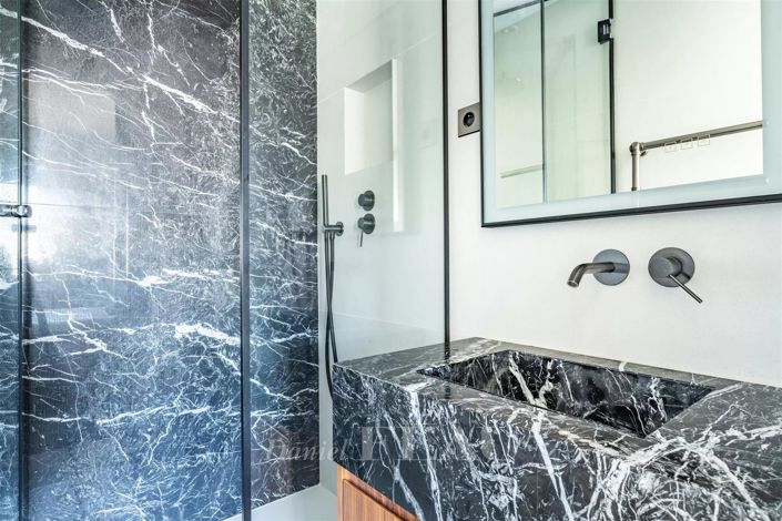 Image No.18-4 Bed Apartment for sale