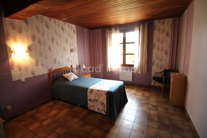 Image No.6-5 Bed House for sale