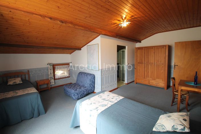 Image No.7-5 Bed House for sale