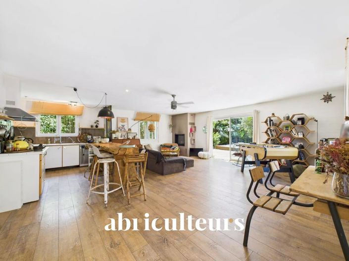 Image No.3-4 Bed House for sale