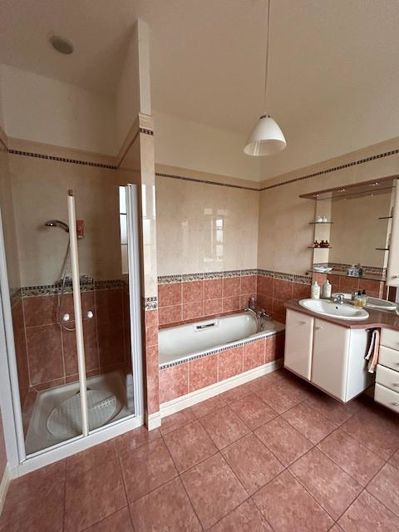 Image No.6-4 Bed House for sale