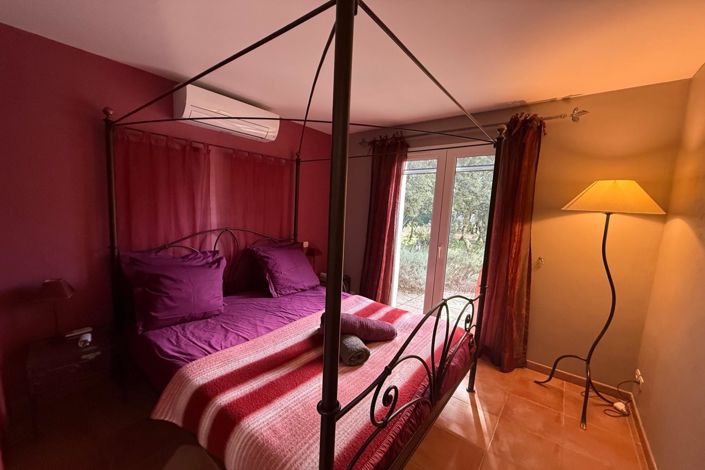 Image No.8-4 Bed House for sale