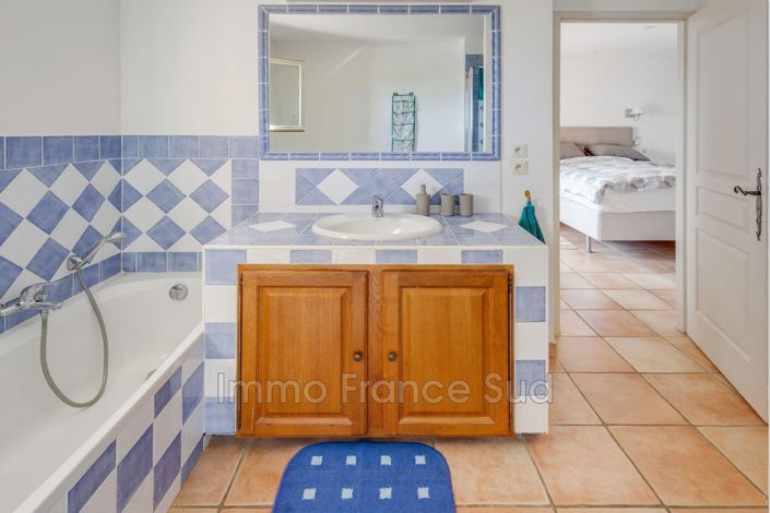 Image No.19-4 Bed House for sale