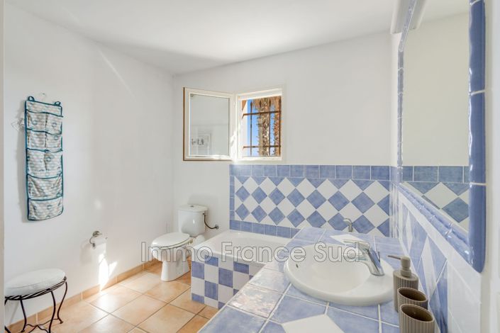 Image No.20-4 Bed House for sale