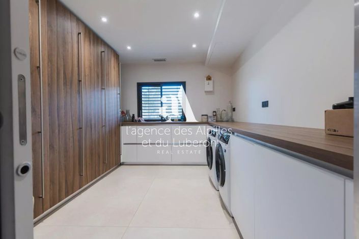 Image No.15-4 Bed House for sale