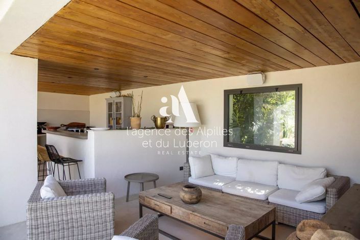 Image No.25-4 Bed House for sale