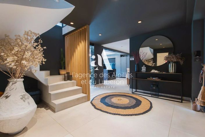 Image No.3-4 Bed House for sale